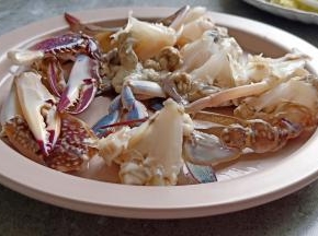 用剪刀切小块。