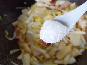 最后加一点味精提鲜。