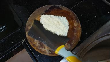 山药清洗干净，剁成蓉