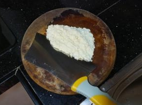 山药清洗干净，剁成蓉