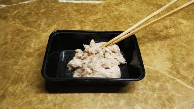 在市场买好手打鱼骨（已调好味道）