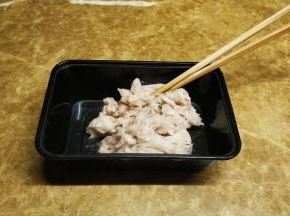 在市场买好手打鱼骨（已调好味道）