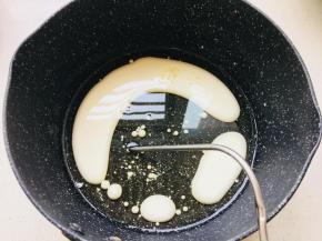 牛奶与玉米油加热到45度