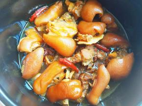 卤猪蹄就ok啦。