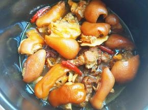 卤猪蹄就ok啦。