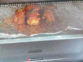 海氏烤箱提前预热10分钟，然后送入烤箱烤15-20分钟即可。