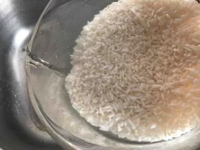 泡发好的大米，沥干水分