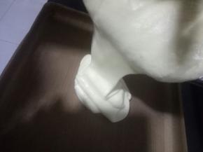 拌好后倒入烤盘