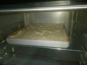 送入预热好的烤箱，上下火150度，中层，烤20-25分钟