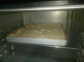 送入预热好的烤箱，上下火150度，中层，烤20-25分钟