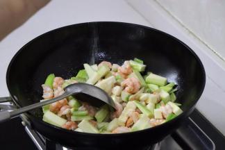 加入适量食盐。