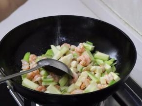 加入适量食盐。