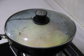 盖盖子中火闷一会.