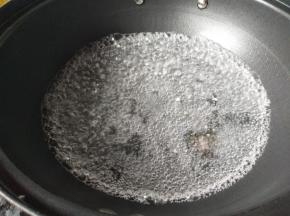 锅里水烧开