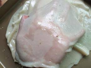 红薯淀粉做的颜色有些发暗，每一层都要刷一点有，防粘（可以选择玉米淀粉或者小麦淀粉）