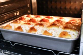 待烘烤20分左右，面包基本上色至满意状态，即可覆盖一层锡纸。