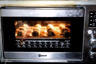 东菱烤箱175度，预热5分钟，中层烘烤25分钟。