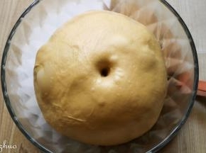 发酵至两倍大，用手指戳洞不回缩，不塌陷发酵即完成。