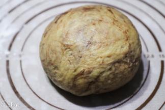 做了两份，另一个依个人喜好，我加入了5克的可可粉，稍微揉搓，做个可可味。不喜欢的可以忽略