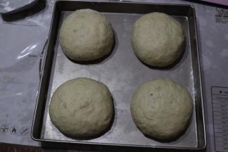 折叠结束后等待发酵至1-1.5倍大即可开始烘烤。