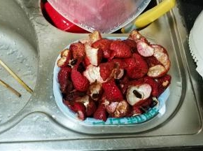 剥了一大桶壳，哈哈！