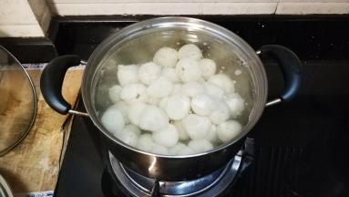 再放入荔枝，水再次煮开后转小火煮10分钟
