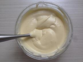 用同样的手法拌均匀，成细腻的蛋糕糊