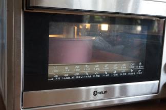 放入已经提前预热好的东菱K40C烤箱下层，烘烤35分钟左右（温度要根据自家烤箱脾气而定）