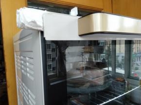 烤制完成后不要马上取出模具，在烤箱内继续放20分钟后取出。