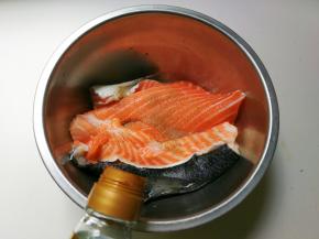 放一勺蒸鱼豉油