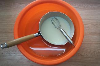 转移到水浴中冷却至50度左右。