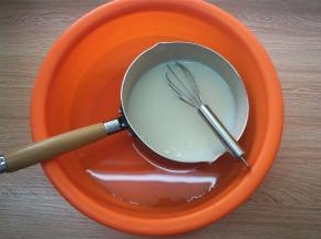 转移到水浴中冷却至50度左右。