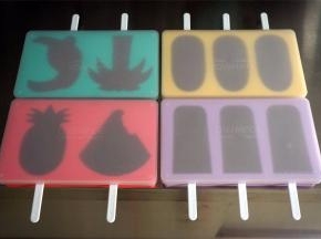 盖上模具的盖子，放入冰箱冷冻1天。