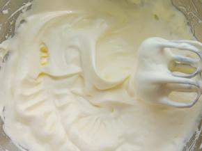 打至滴落的面糊不宜消失就可以了。