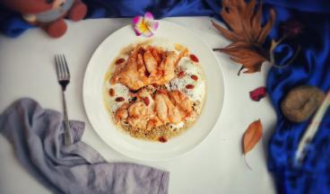 取出后用小葱花装饰即可食用，也可适当加酱油调味
