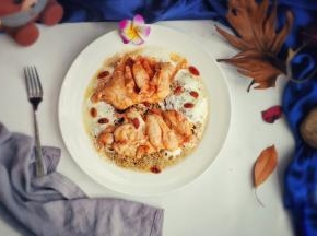 取出后用小葱花装饰即可食用，也可适当加酱油调味