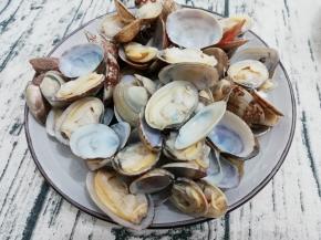 然后捞出再用水一个一个清洗干净