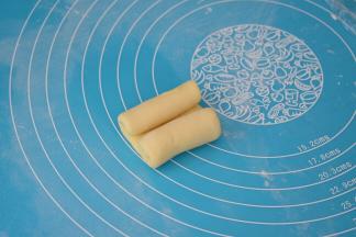 两边从中间卷起