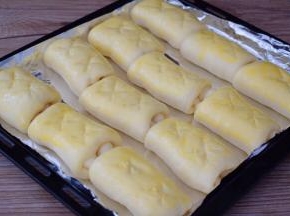 用刀在表面切花刀