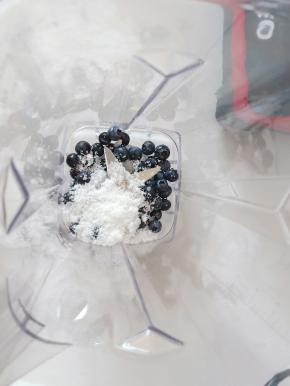 放入白糖。喜欢甜的就多放一点。