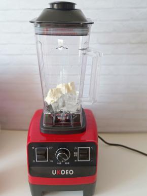 开启UKOEO破壁机，中速30-40秒左右即可。