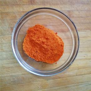 将烤肉料放入容器内；