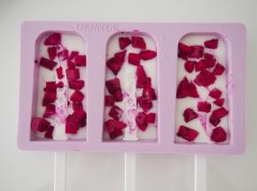 再铺一层果肉，这层可以多放一些