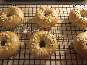 送入预热好200℃的烤箱中上层，烤17分钟即可