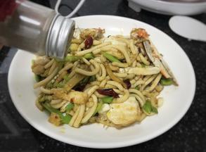 起锅，撒上胡椒粉