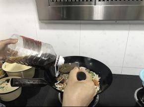 加入少许黄酒