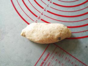 纵向卷起，整成橄榄形