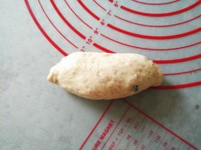 纵向卷起，整成橄榄形