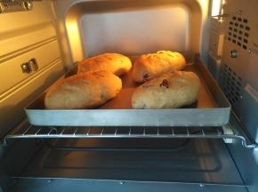 放入预热好的烤箱中下层上下火160度20分钟