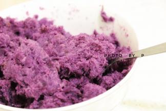 拌好的紫薯泥很香很香哟。